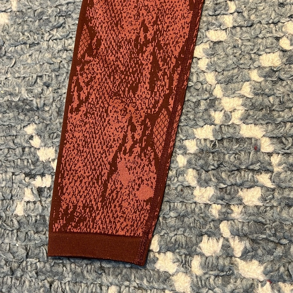 Fabletics Red Snake-Print High-Waist Leggings & Sports Bra Set - Picture 4 of 9